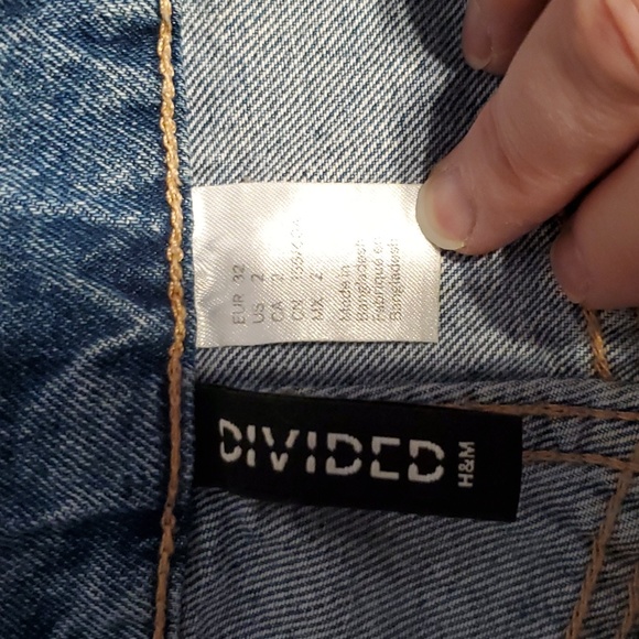 H & M Divided Denim Shorts - Picture 3 of 4